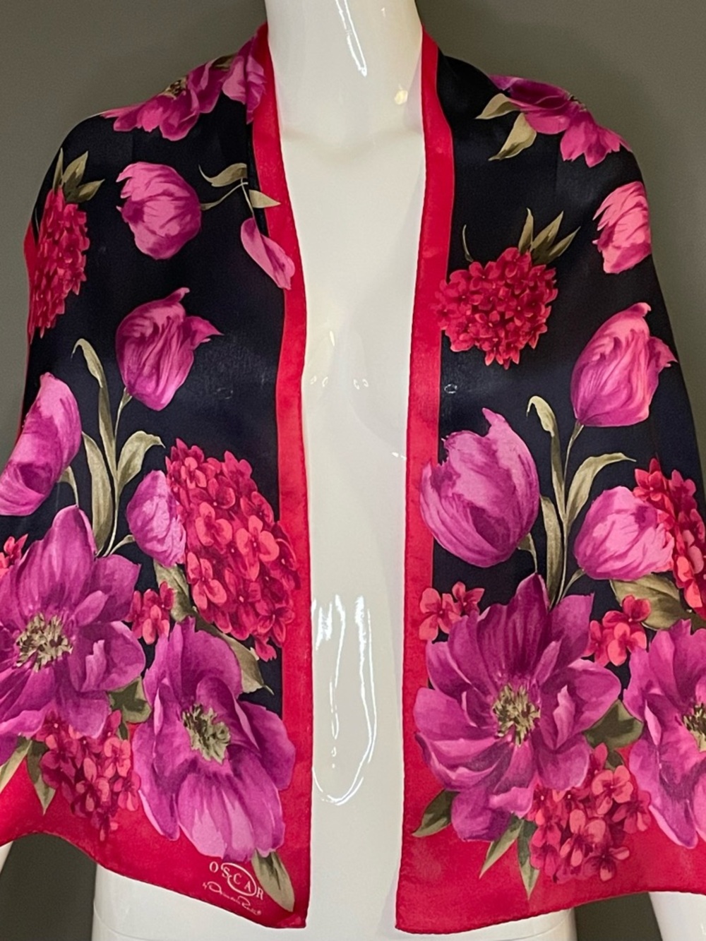 Vintage Oscar de la Renta Silk Scarf 11 x 54 In Excellent Condition - Picture 2 of 8